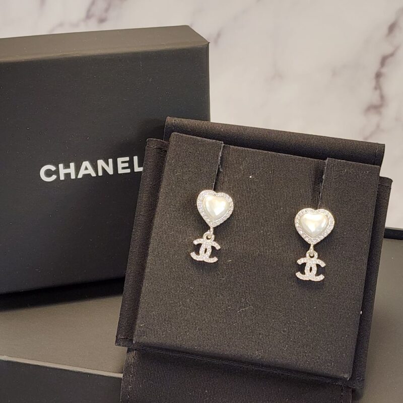 Chanel 銀色愛心耳環