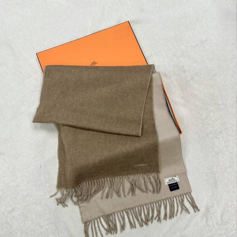 Hermès 爆款雙色羊絨圍巾