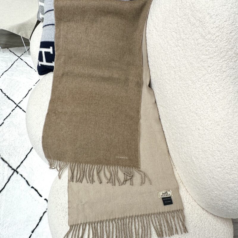 Hermès 爆款雙色羊絨圍巾