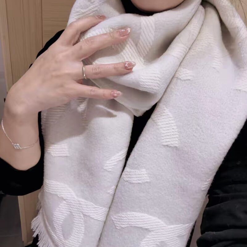 CHANEL 26C雙面圍巾 淺灰奶白色