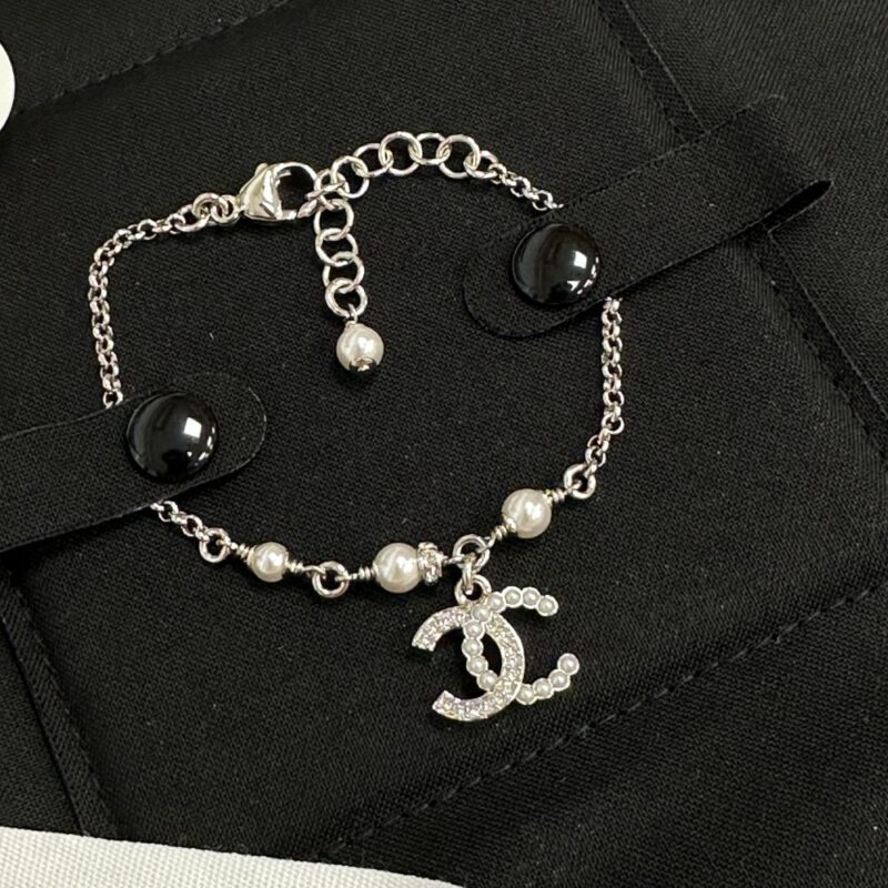 Chanel 雙C半鑽半珍珠手鍊