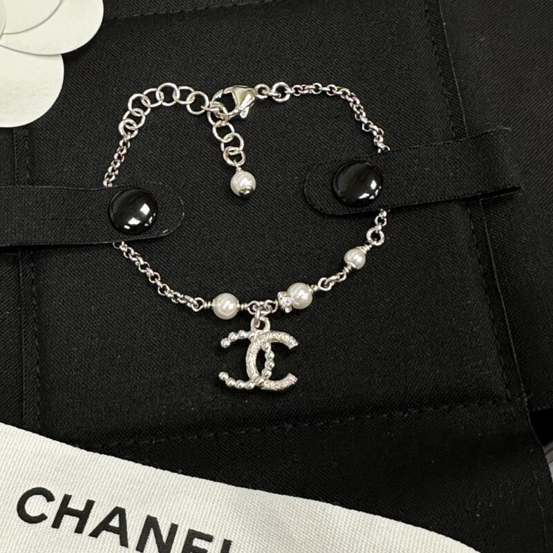 Chanel 雙C半鑽半珍珠手鍊