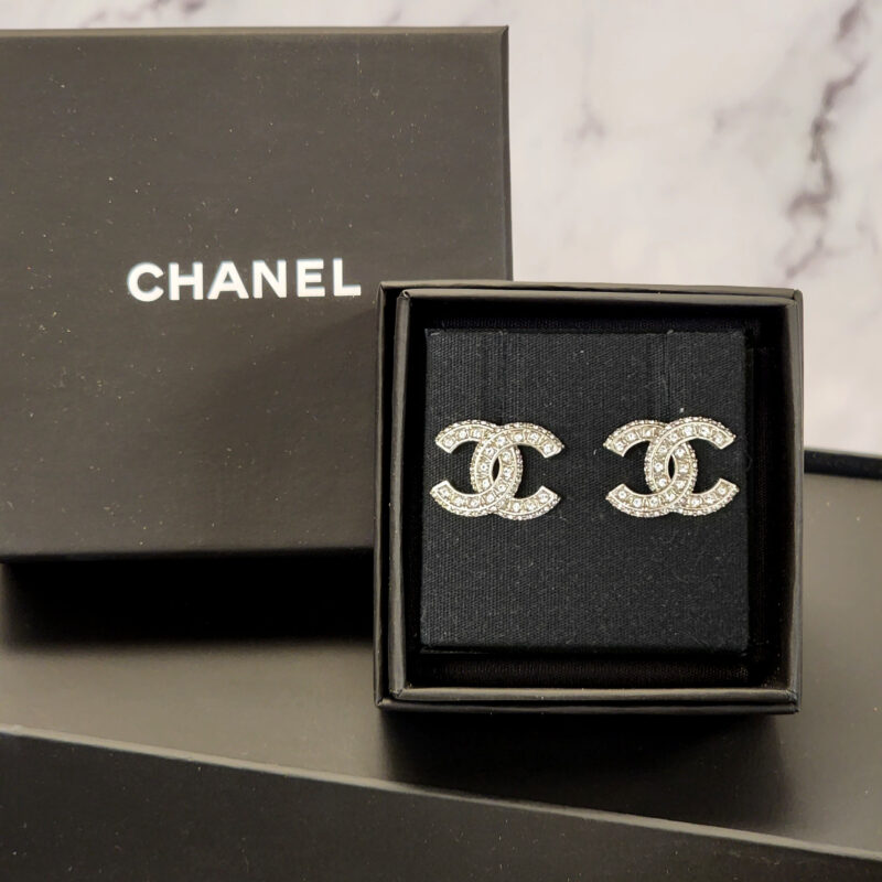 Chanel 經典水鑽 Logo 耳環