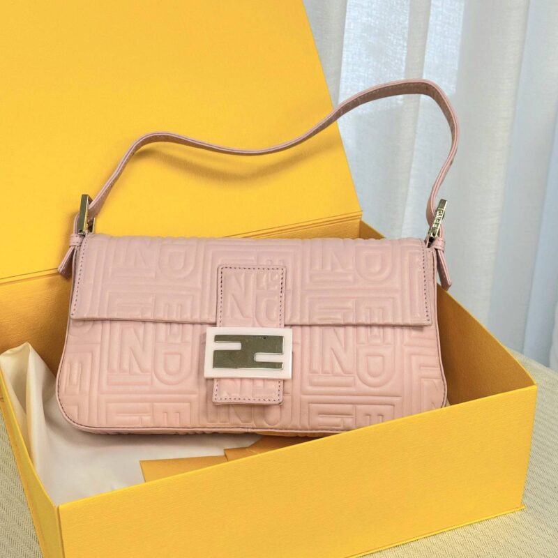 Fendi 櫻花粉浮雕法棍 (二手)