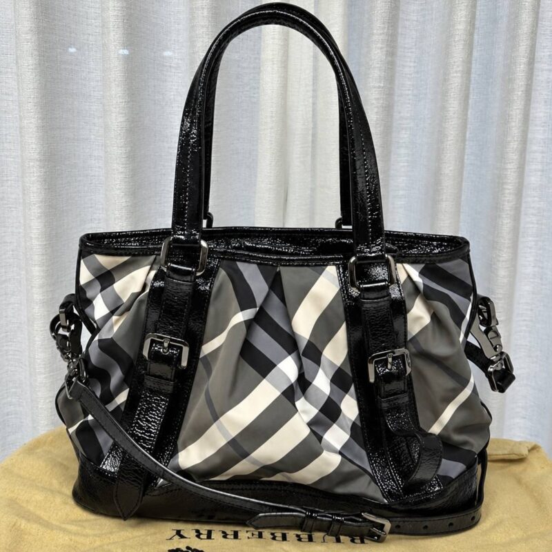 Burberry 黑白格紋水桶包 (二手)