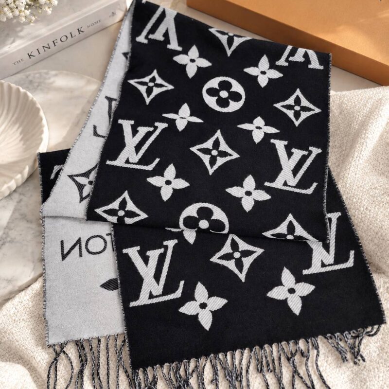 LV 羊絨圍巾